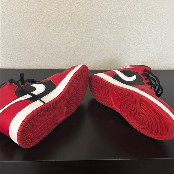 Air Jordan 1 Mids “Bred” - Picture 4 of 5